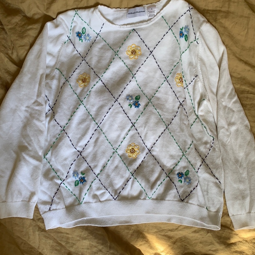 Vintage embroidered flower crewneck